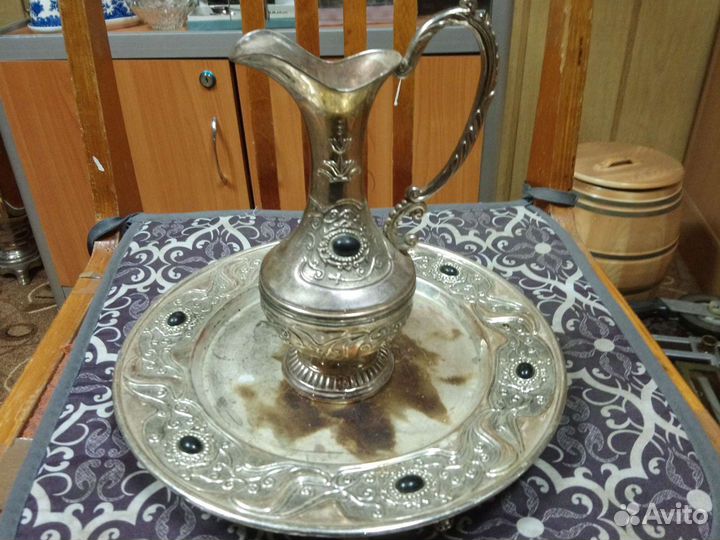 Кувшин с подносом