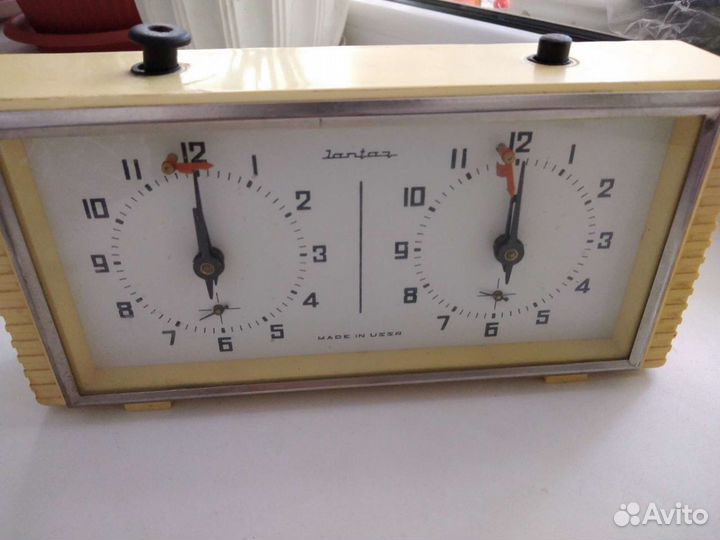 Часы шахматные янтарь