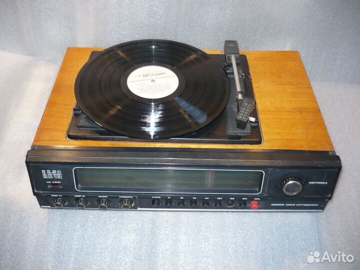 Рабочий проигрыватель пластинок 