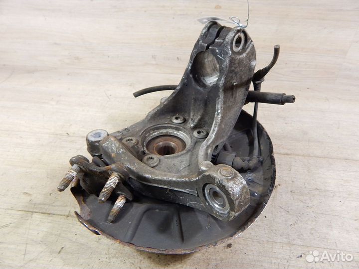 Кулак поворотный передний правый Vw Passat B6