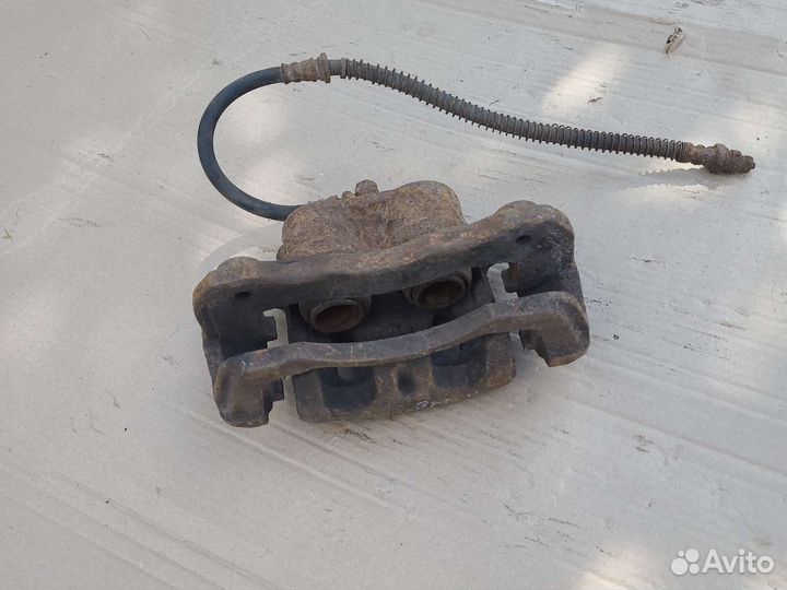 Суппорт передний левый Mitsubishi Space wagon