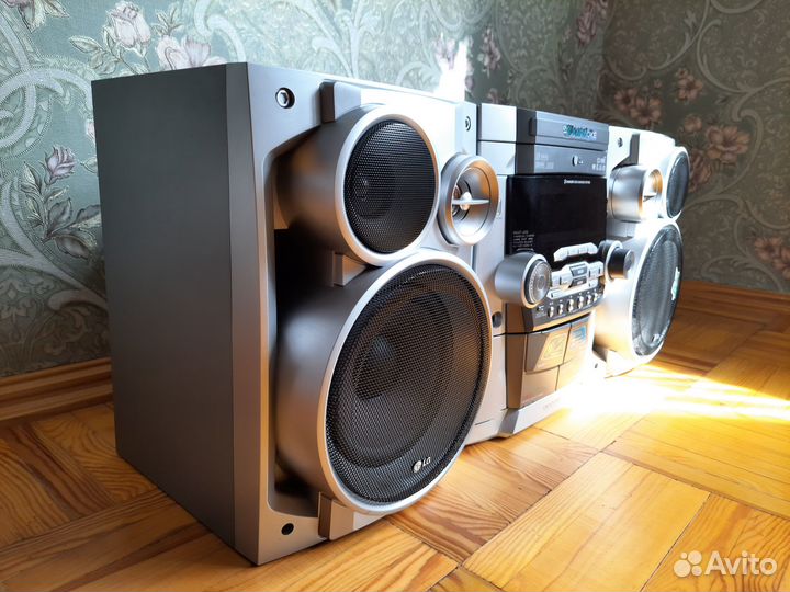 Музыкальный центр LG