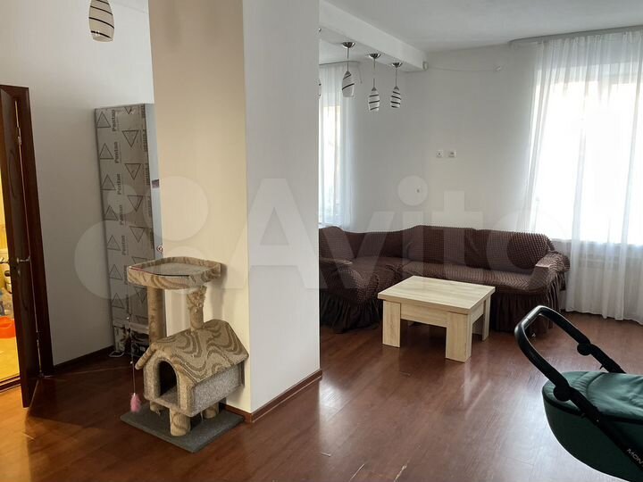 3-к. квартира, 54 м², 1/4 эт.