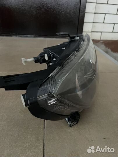 Фара на гранту передняя правая, заводская