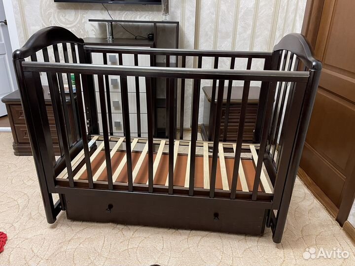 Детская кроватка с ортопед матрасом и маятником