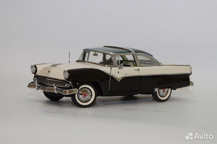 1/24 Danbury mint 1955 Ford Fairlane Victoria