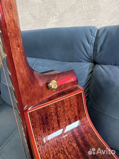 Акустическая гитара