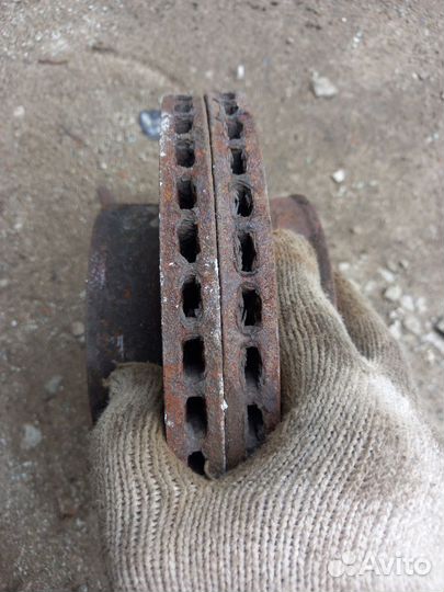 Диск тормозной передний Hyundai Accent 2007г