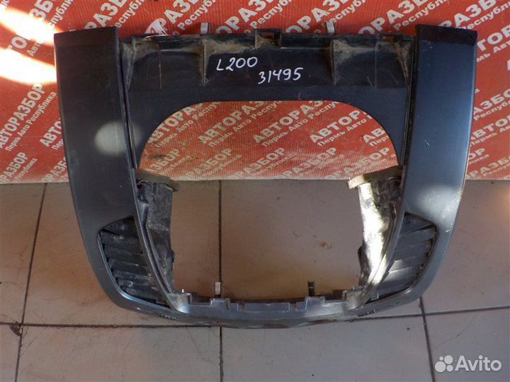 Рамка магнитолы Mitsubishi L200 KB 2006-2016