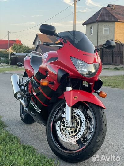 Honda cbr 600f4