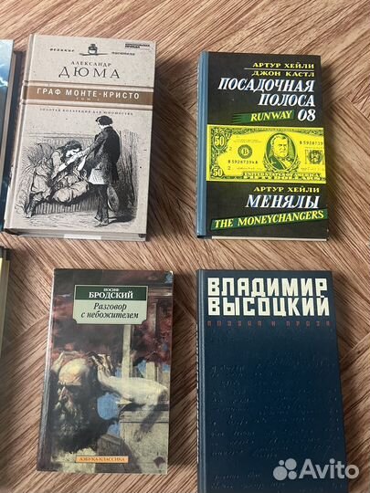 Книги разные художественные, образовательные