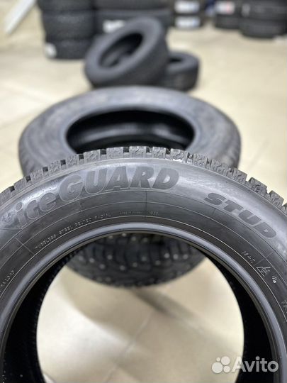 Yokohama Ice Guard Stud IG55 215/65 R16 102T