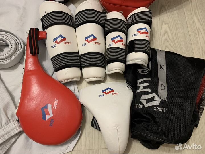 Добок для тхэквондо и амуниция WTF