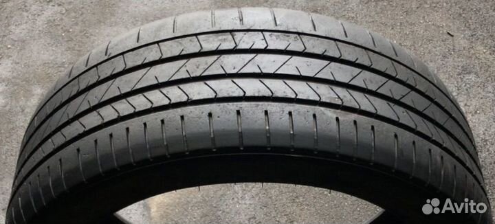 Pirelli P Zero PZ4 275/40 R22