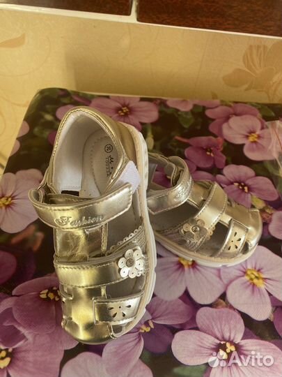 Сандали для девочки новые