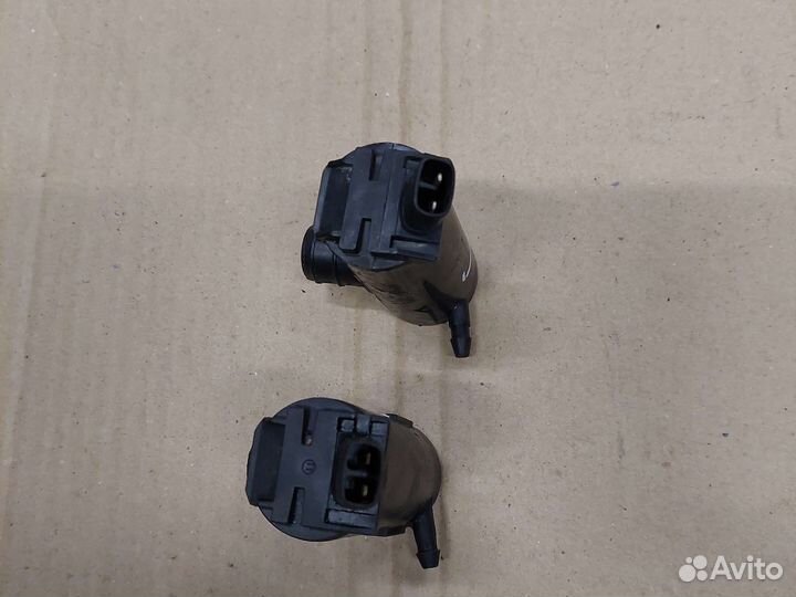 Насос омывателя лобового стекла Mitsubishi Galant