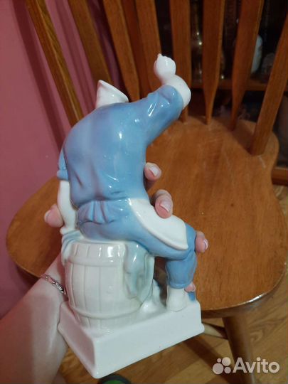 Фарфоровая статуэтка 