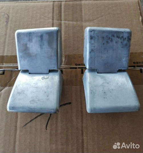 Петля крышки багажника нива