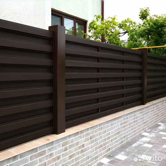 Горизонтальный забор из штакетника Вышний Волочек