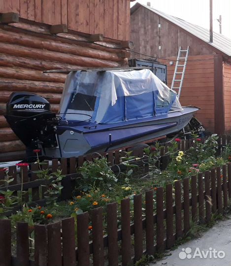 Продам лодку с мотром