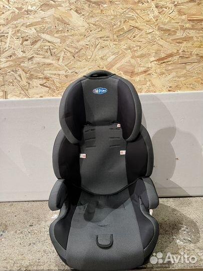 Автомобильное кресло