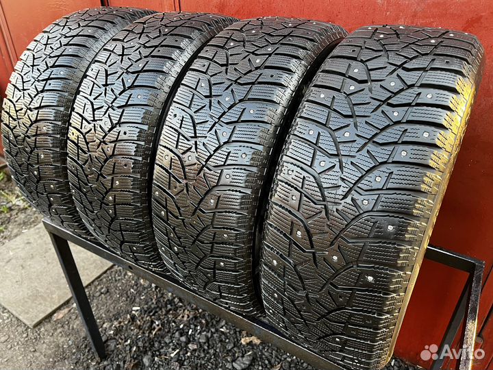 Bridgestone Blizzak Spike-02 225/55 R17 101T