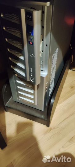 Компьютерный стол