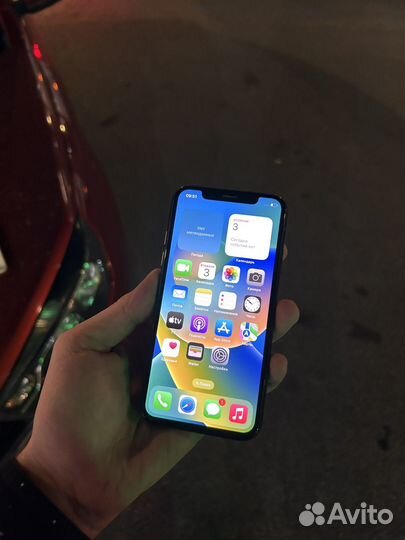 iPhone X, 64 ГБ