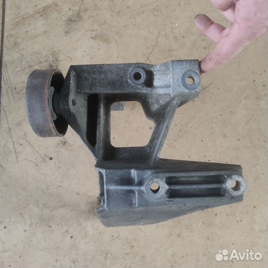 Кронштейн Генератора Dodge caravan 2.4 EDZ 1998
