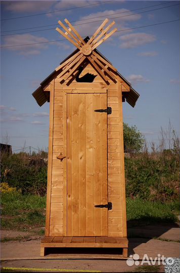 Уличный туалет деревянный
