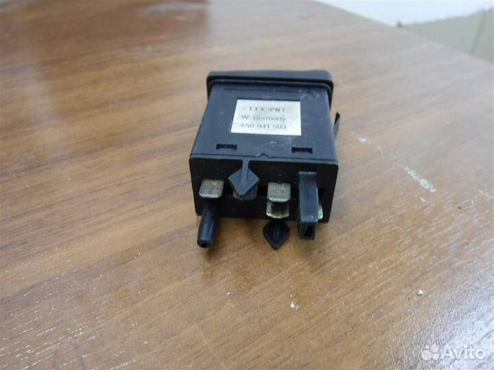 Кнопка обогрева заднего стекла Audi 100 C4 1991