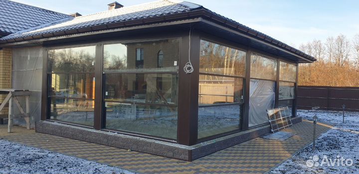 Гильотинное остекление коттеджей