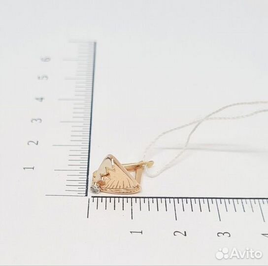 Золотые серьги с камнем