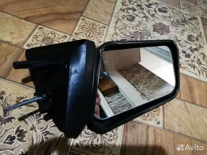 Зеркало заднего вида