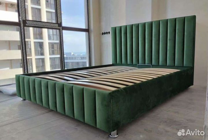 Кровать двуспальная в мягком велюре