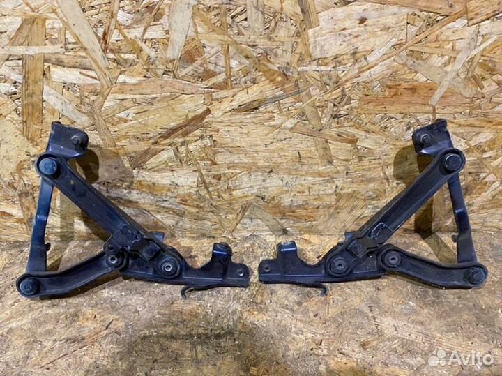 Петли капота пара перед. Mercedes-Benz E-klasse