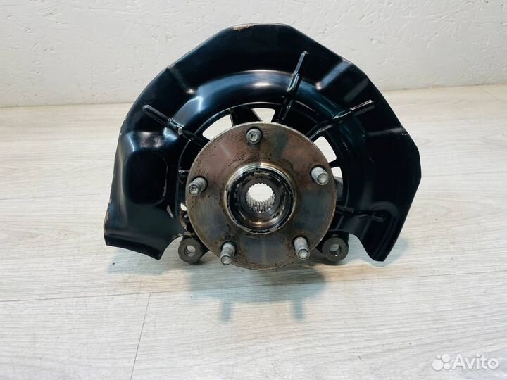 Кулак поворотный передний правый Toyota Camry 40