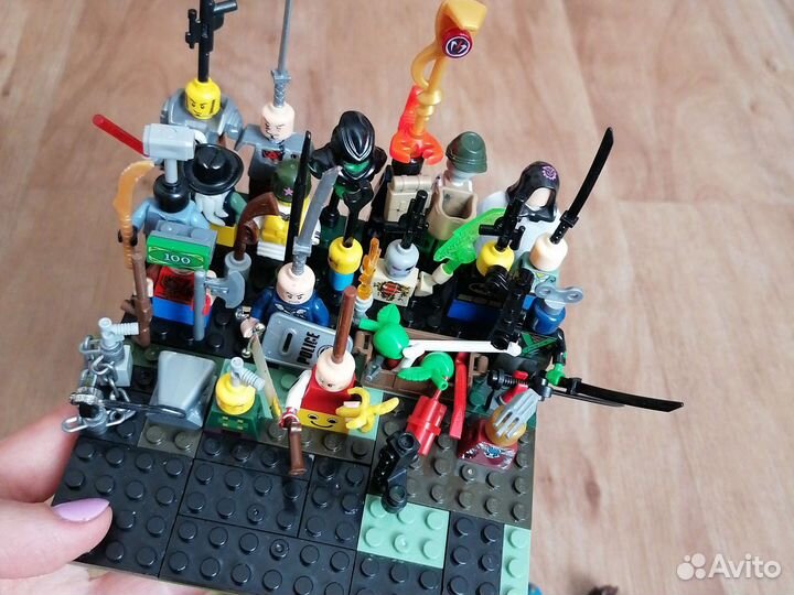 Lego человечки и аксессуары