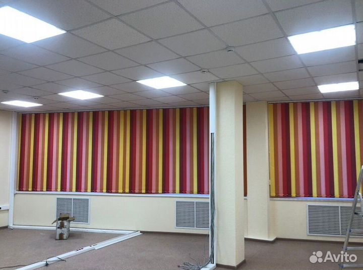 Рулонные шторы блэкаут в коробе D7730