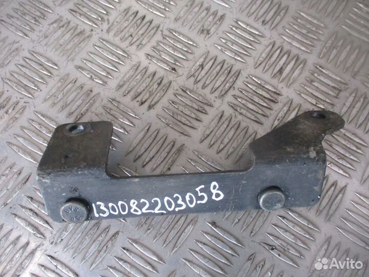 Кронштейн крепления трубопровода охлаждающей жидко