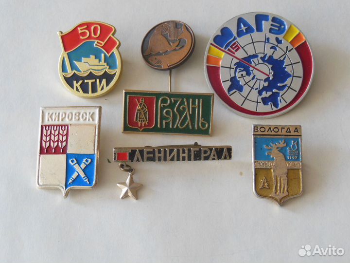 Продам значки советских времён