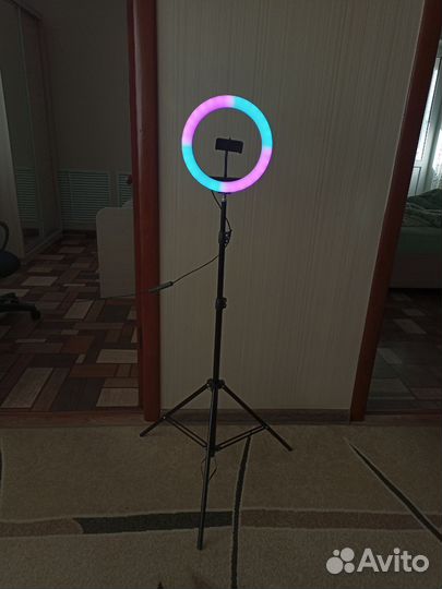 Кольцевая лампа со штативом бу