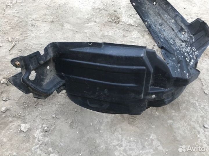 Подкрылок лев. перед. Toyota Funcargo