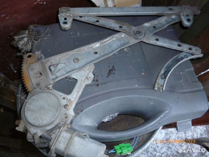 Стеклоподъемник задний правый субару легаси