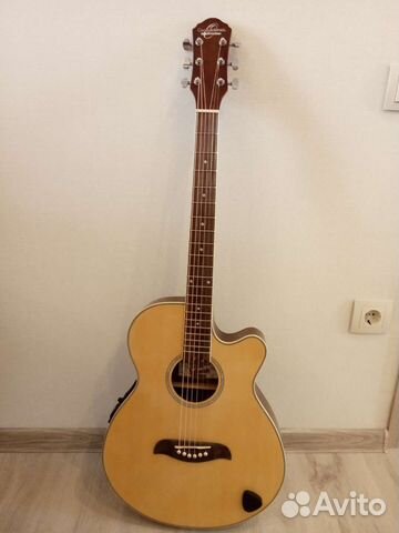 Электроакустическая гитара с футляром