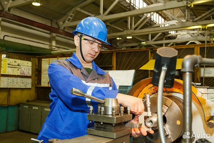 Токарь на оборонный завод, вахта, жилье, авансы