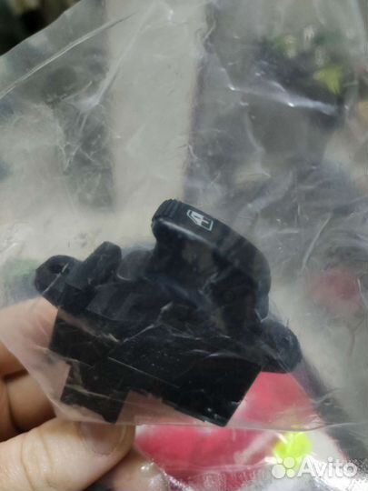 Кнопка стеклоподъемника на KIA RIO