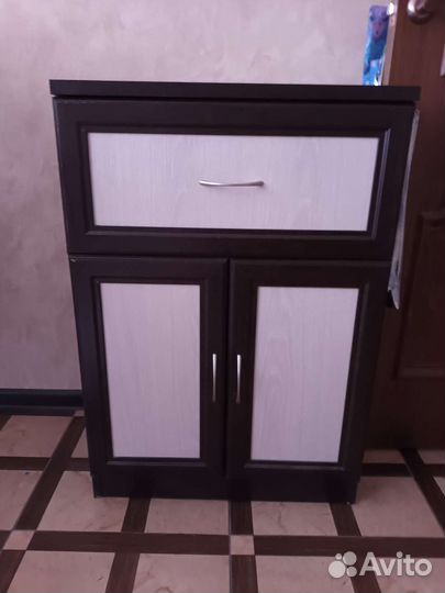 Тумба с откидной крышкой