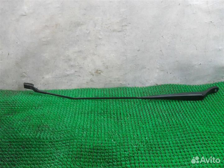 Поводок стеклоочистителя правый Citroen Berlingo