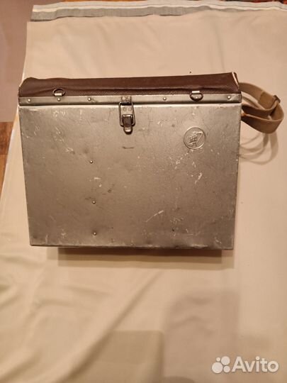 Ящик для зимней рыбалки в комплекте с лыжами, бу